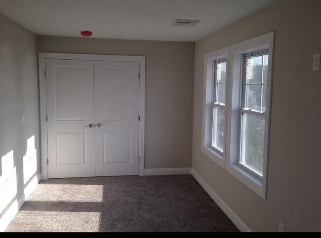 Building Photo - 18 Ormerod Ave