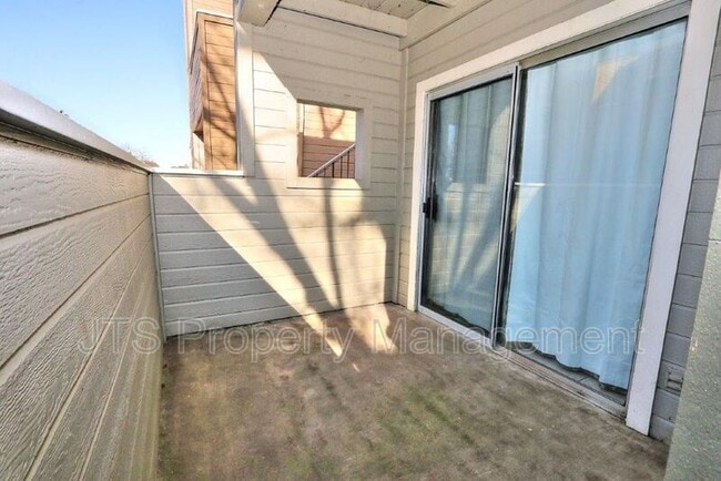 Building Photo - 1019 Dornajo Way