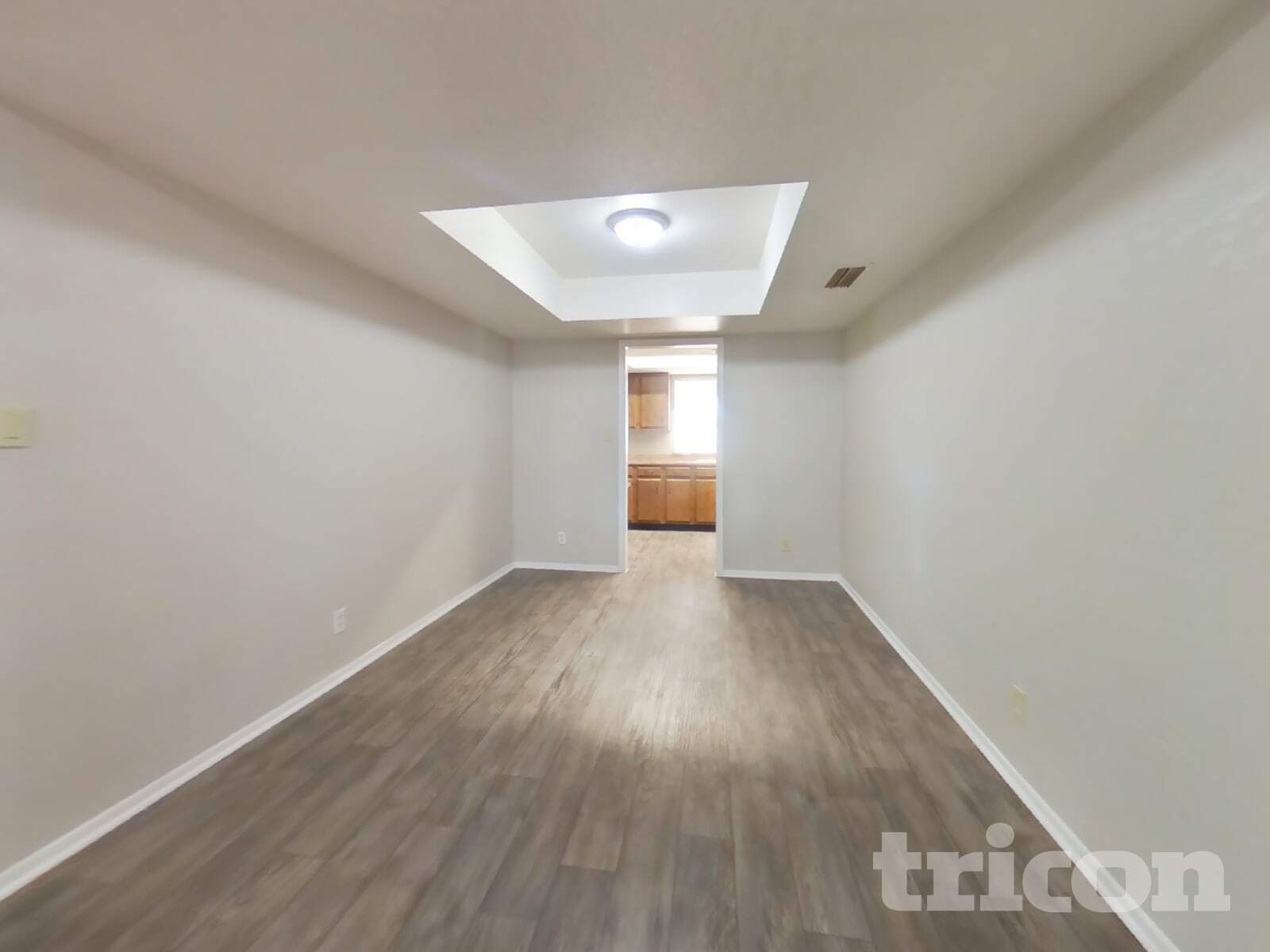 Building Photo - 4323 W Poinsettia Dr