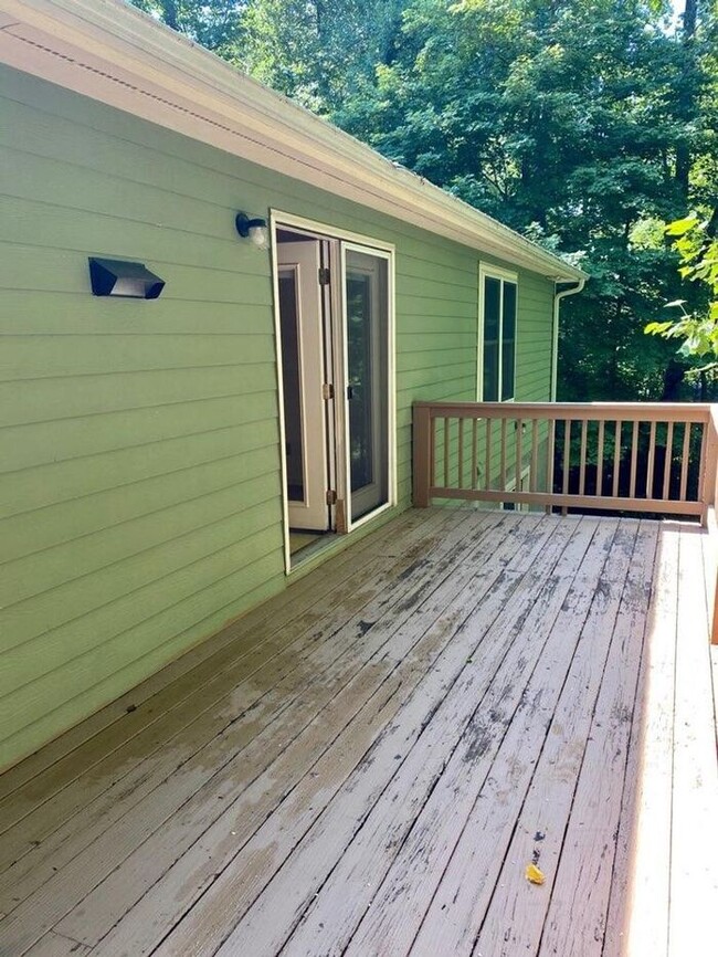 Building Photo - Peaceful Black Mountain Cottage