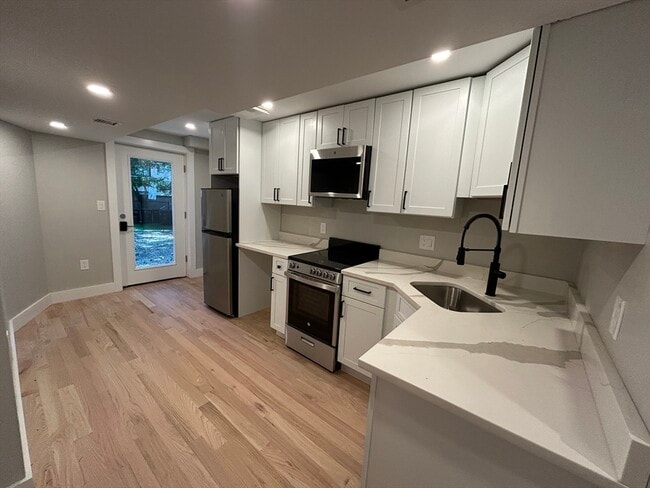 Building Photo - 37 Delle Ave