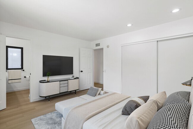 Building Photo - COMPLETELY UPDATED CALABASAS HOME!