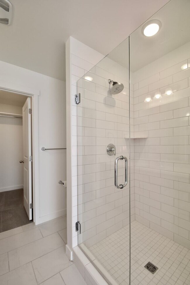 Building Photo - 3 Bed 2.5 Bath Townhome with Awesome View in Daybreak!