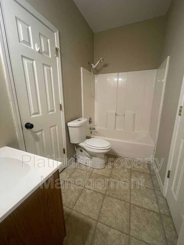 Building Photo - 22 Weyman Ave SW