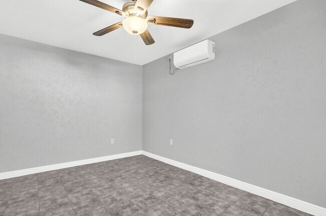 Building Photo - Central 1 Bedroom 1 Bath