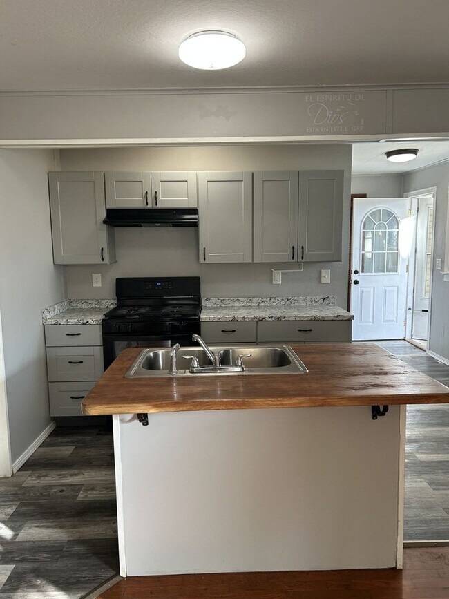 Building Photo - PRICE JUST DROPPED!!!!  AVAILABLE NOW!  3br/2ba House in Frontenac!