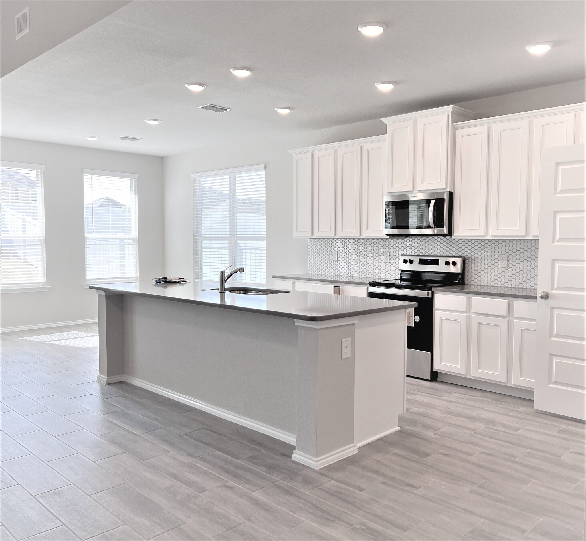 Building Photo - 5945 Hopkins Dr