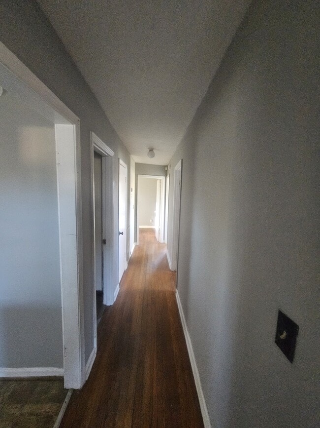 Building Photo - 307 Best St