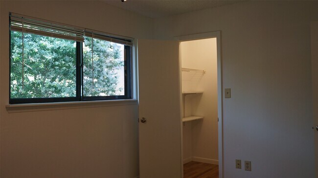 Building Photo - 5000 Milwee St