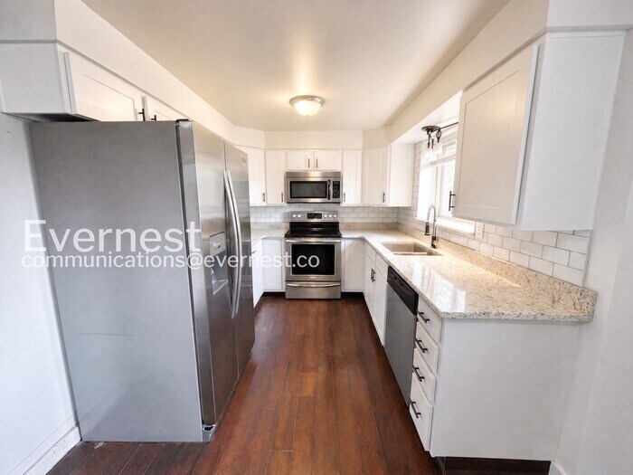 Building Photo - 5550 Lantana Cir