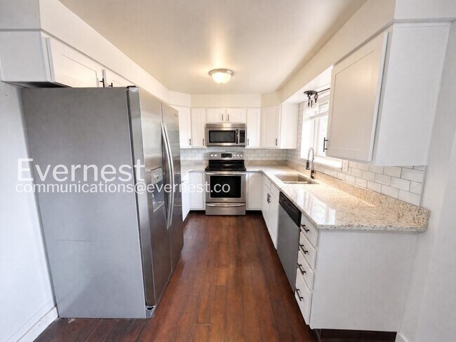 Building Photo - 5550 Lantana Cir