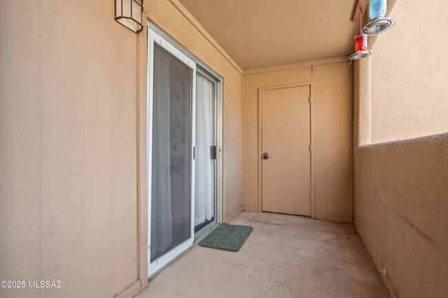 Building Photo - 1810 E Blacklidge Dr