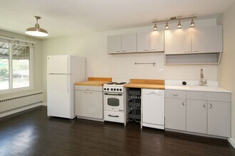 Building Photo - Bright and Cozy 1BD, 1BA Condo in Heart of West Highlands