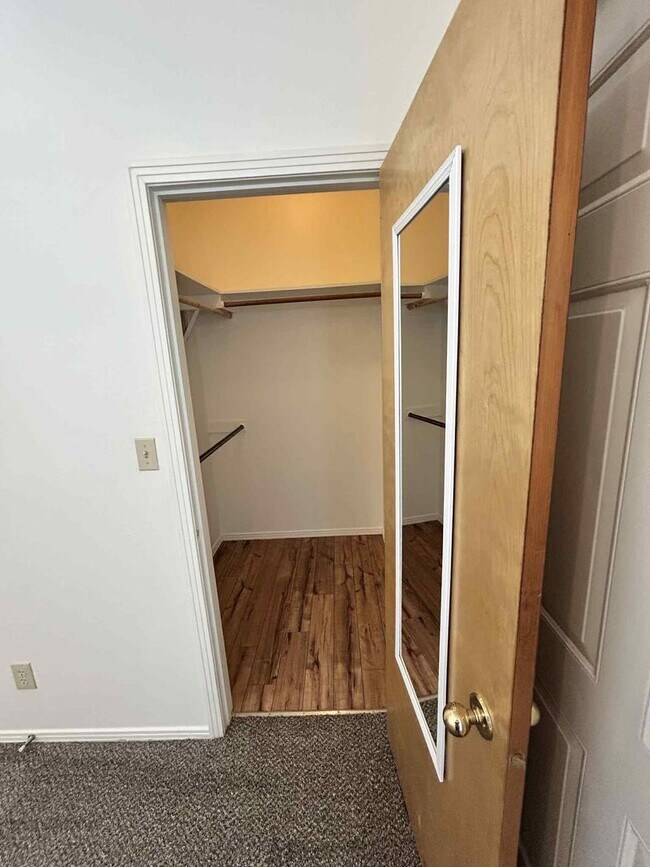 Building Photo - Perfect 1 bedroom 1 bath 6th & Hays Downto...
