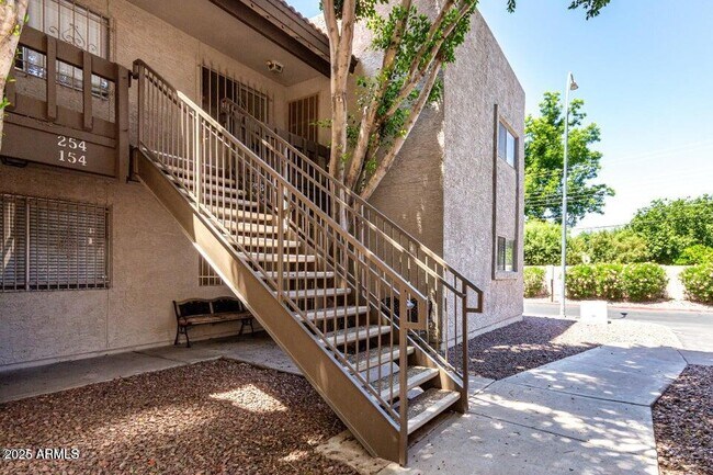 Primary Photo - 520 N Stapley Dr