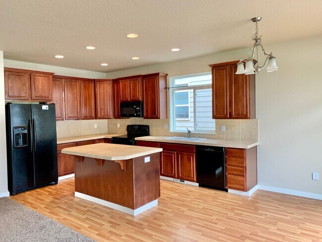 Building Photo - DON'T MISS THIS ONE...  - Quiet, 4 bedroom...