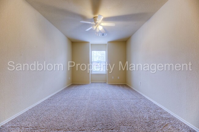 Building Photo - For Lease | Sand Springs | $1125 Rent | Av...