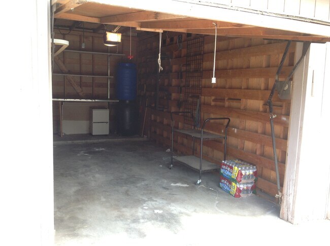 Single Car Garage - 918 S Mountain Ave