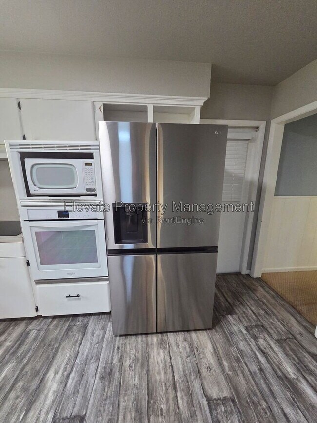 Building Photo - 4820 Del Crest Dr