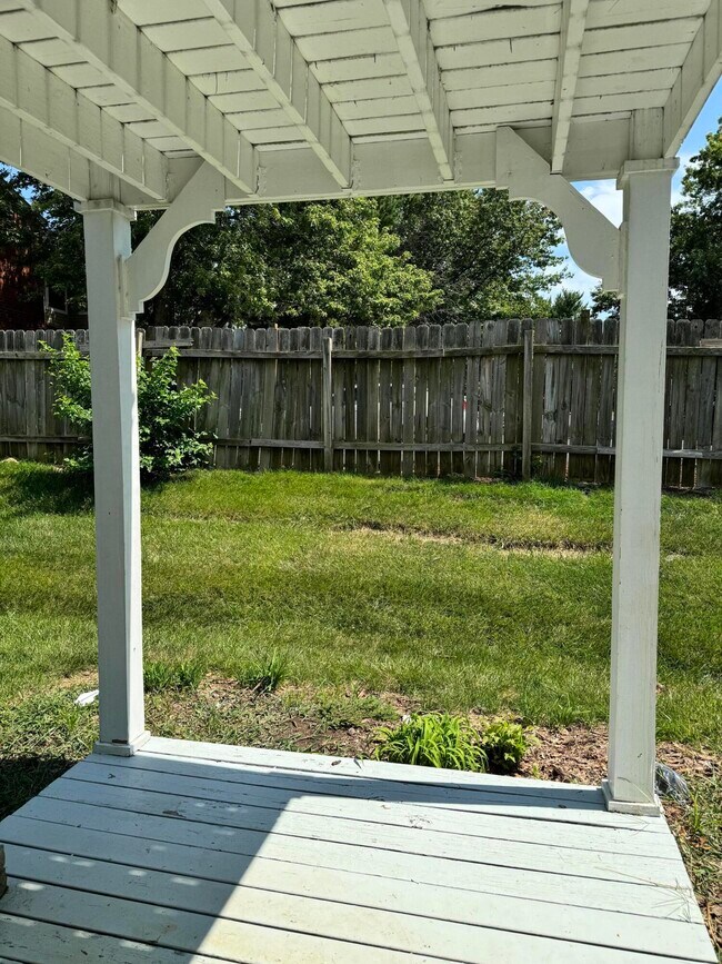 Building Photo - 404 Bainbridge Ct