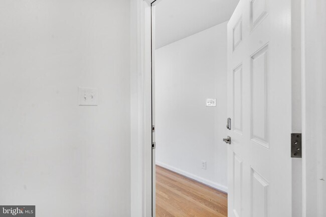 Building Photo - 618 19th St S