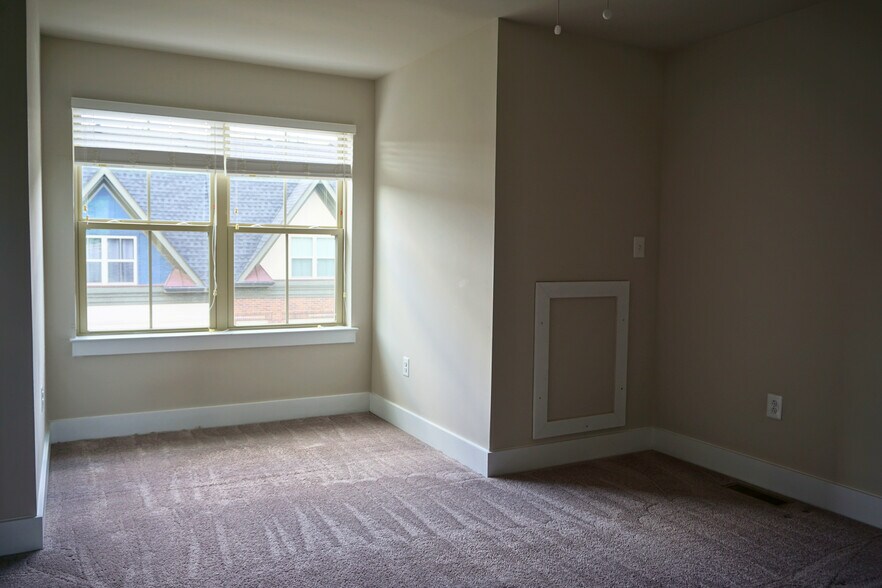 Fourth floor, third bedroom - 1309 S Quinn St