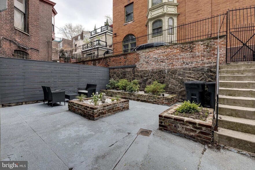 Building Photo - 2134 Spruce St