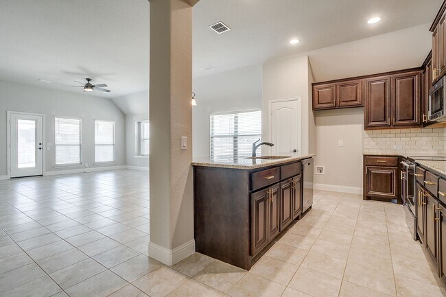 Building Photo - Amazing 3 Bed, 2 Bath Rental Available in the Highly Desirable Live Oak Creek- WSISD- 76108