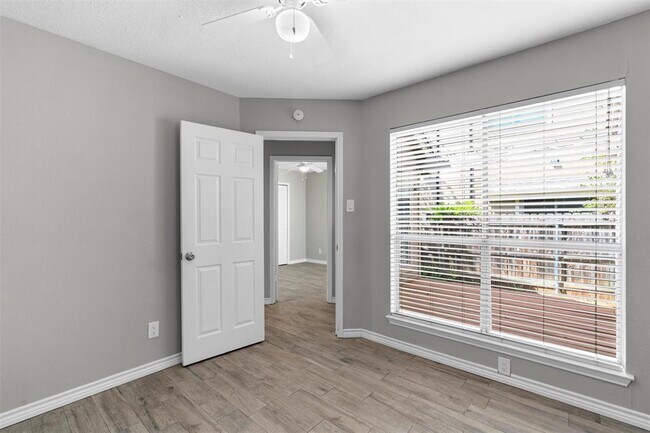 Building Photo - 2302 Windrift Way