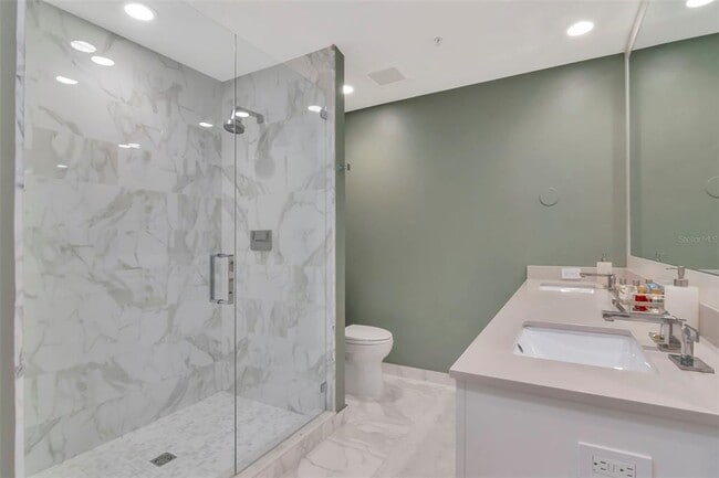 Building Photo - 1120 E Kennedy Blvd