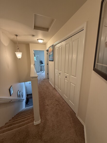 Upstairs Hallway 03 - 4586 Campbell Park Loop