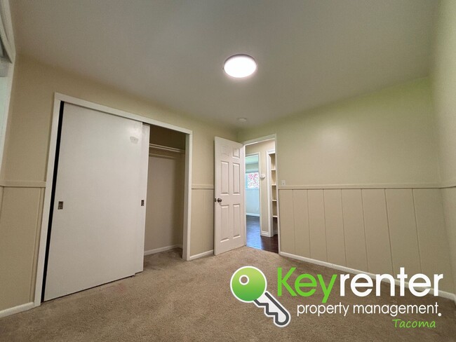 Building Photo - Gorgeous 3 Bed 1 Bath Home in Lakewood, WA!