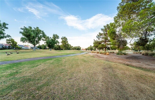 Building Photo - 980 Vegas Valley Dr