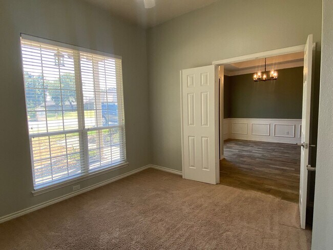 Building Photo - 4 BEDROOM IN RED ROCK, BELTON ISD