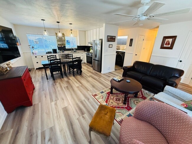 Building Photo - 1676 Bakersfield St