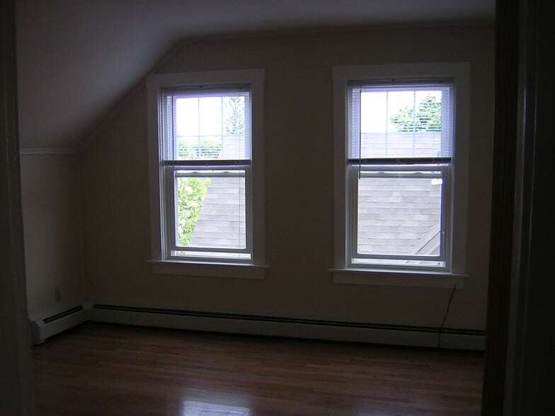 Building Photo - 55 University Ave