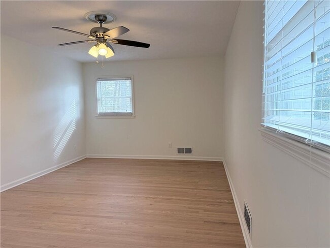 Building Photo - 1863 Mt Vernon Rd