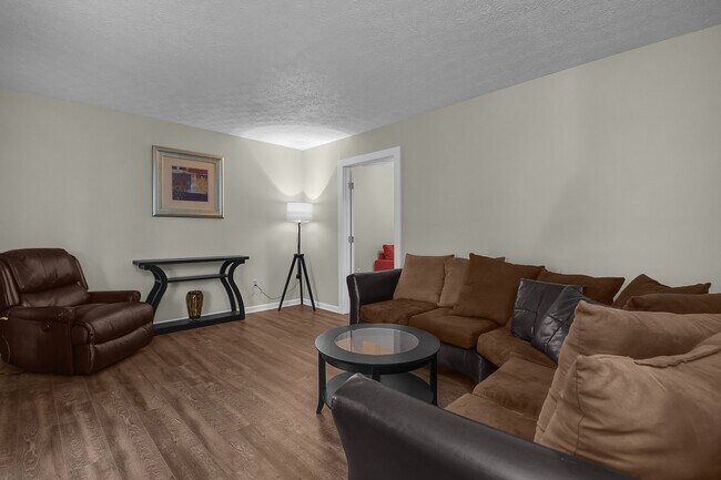 Building Photo - 6590 Bennell Dr