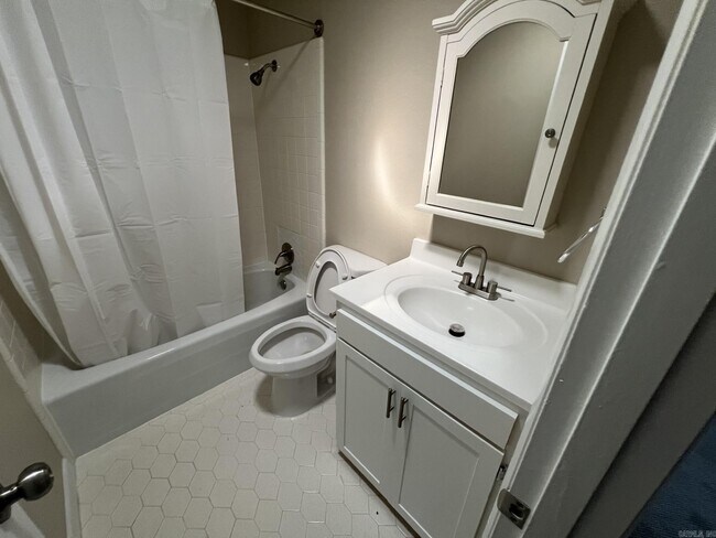 Building Photo - 9019 N Rodney Parham Rd