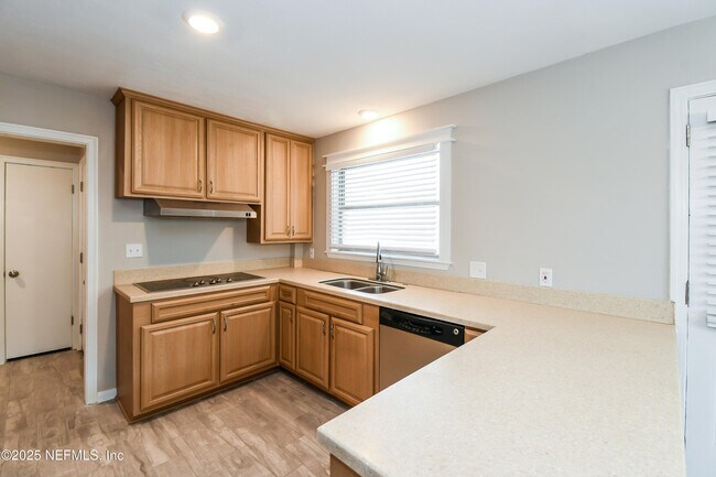 Building Photo - 5011 Bedford Forest Dr