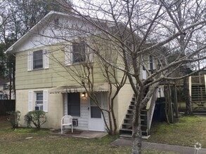 Building Photo - 3 Bedroom Duplex