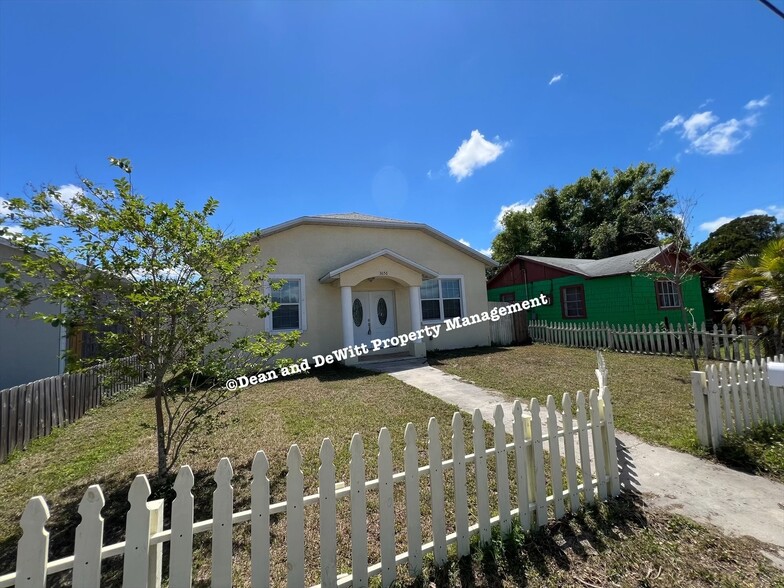 Building Photo - 4 Bed/2 Bath