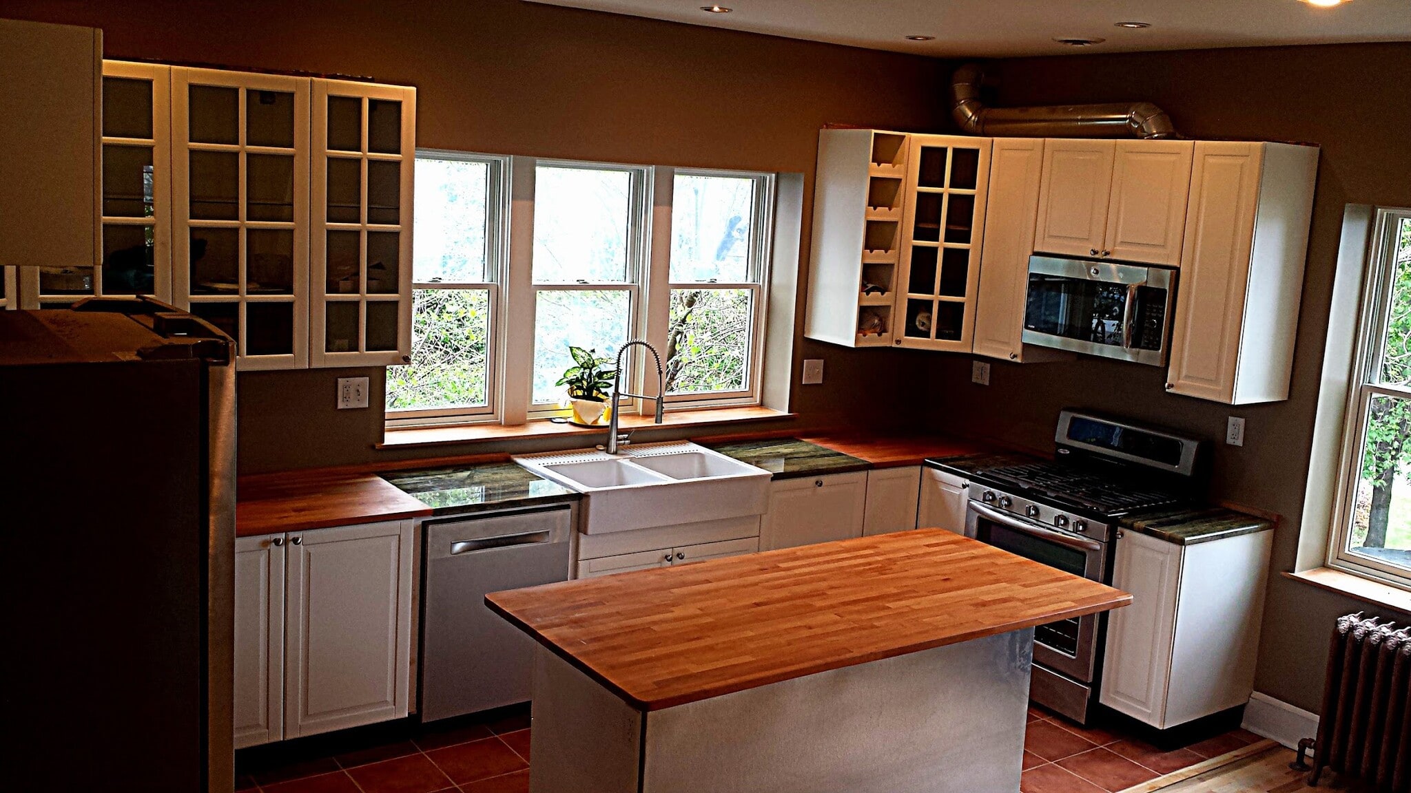 Building Photo - 203 Robertson Ave