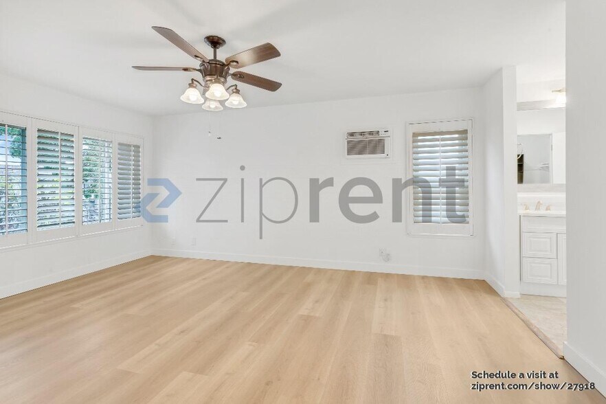 Building Photo - Unit