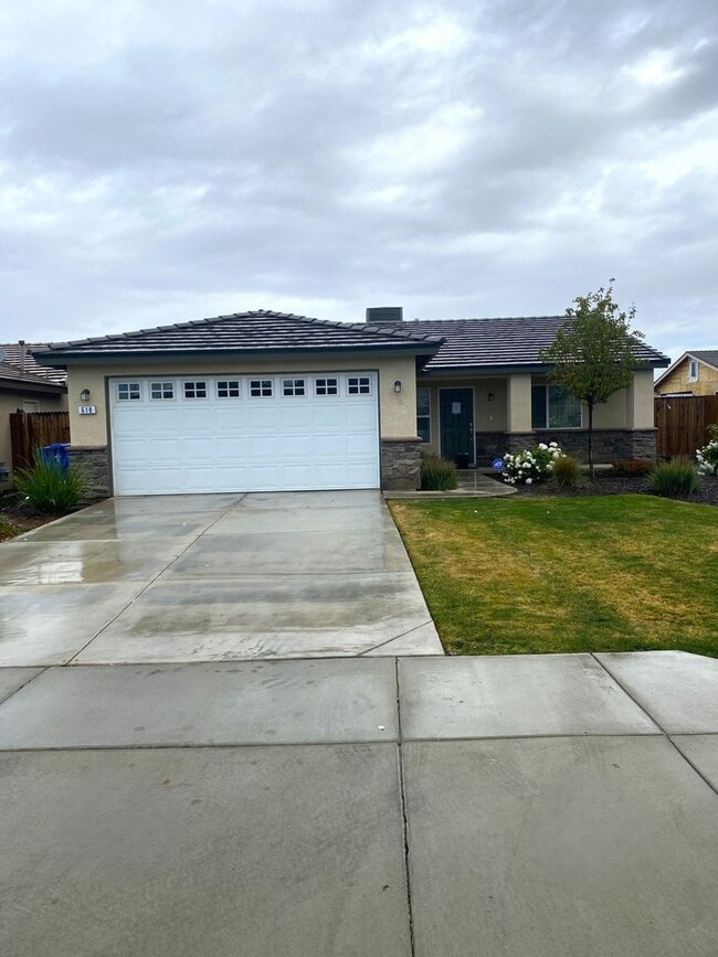 Primary Photo - Single Family Residence (3BD/2BA 1140 sqft...