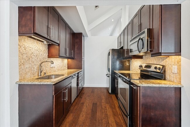 Building Photo - 731 Heights Blvd