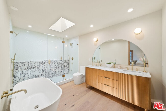 Building Photo - 14742 Weddington St