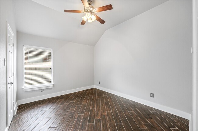 Building Photo - 26114 Lillian Springs