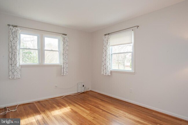 Building Photo - 5931 Peverill Dr