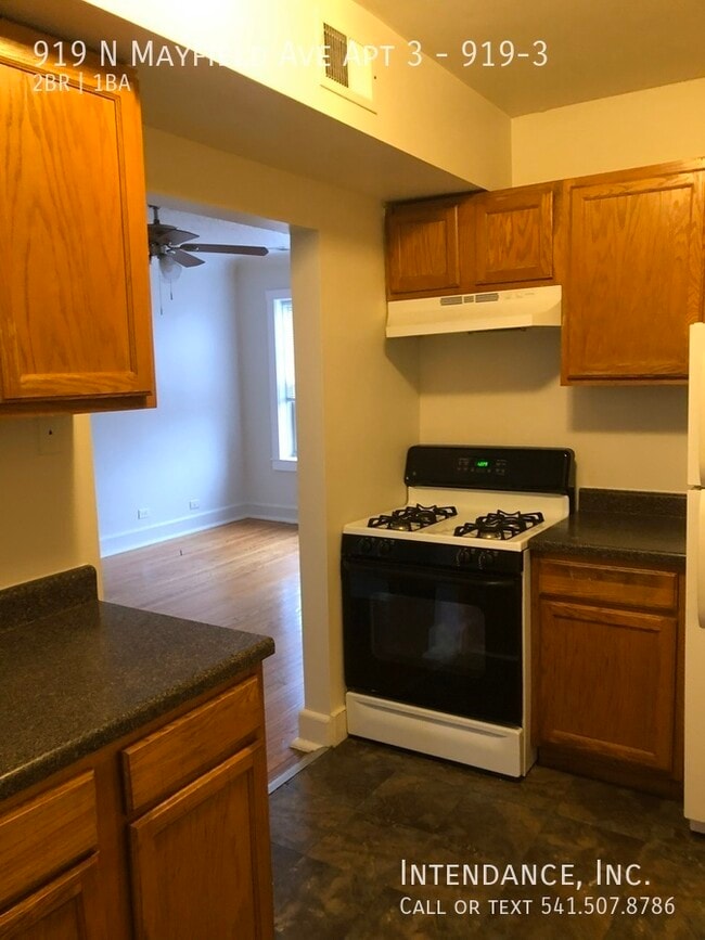 Building Photo - 919 N Mayfield Ave